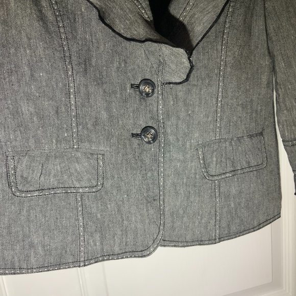 Cute Frilly Jacket - Picture 5 of 6